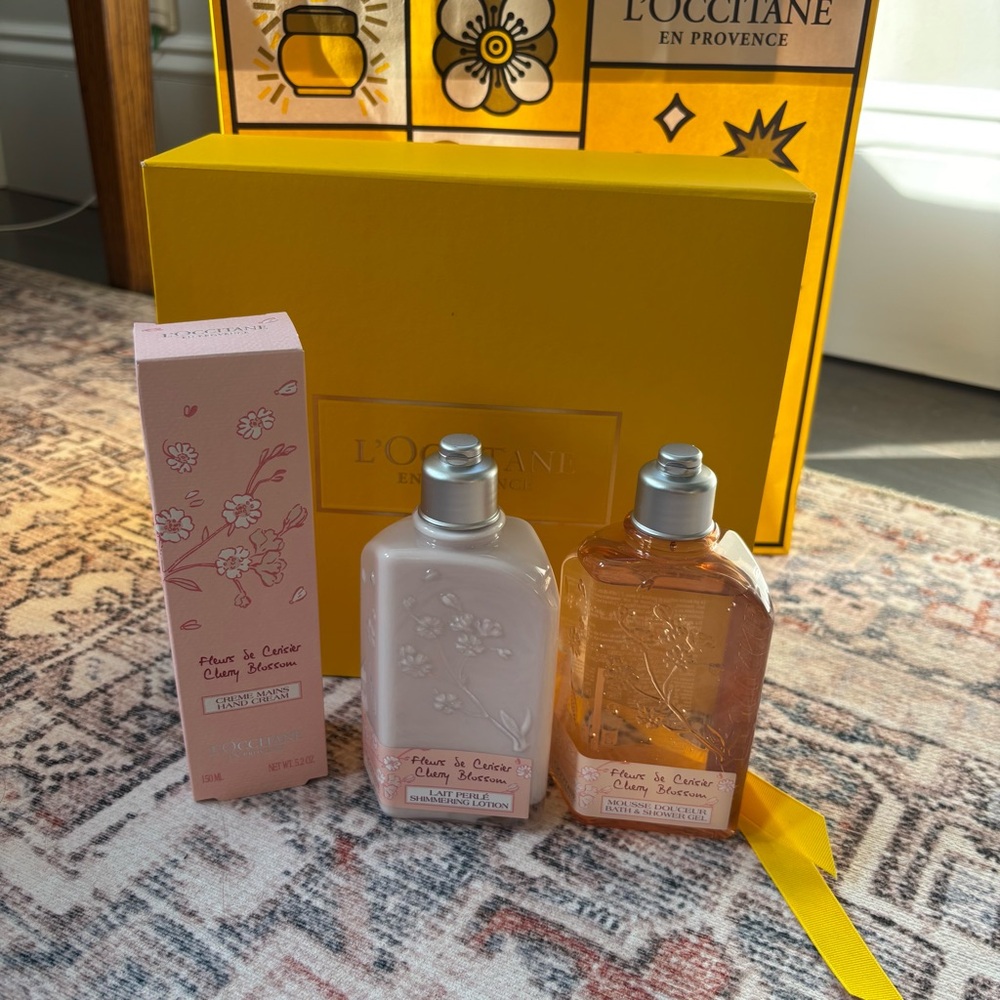 L'OCCITANE Cherry Blossom Fleurs de Cerisier gift set